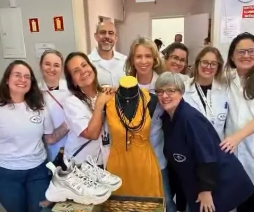 Voluntários reunidos no Brechó da Casa